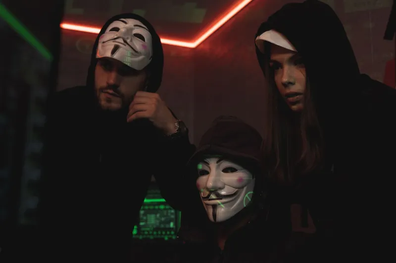 Ghost Founders and Borrowed Faces: The Solana Scammer Playbook Nobody Warned You About